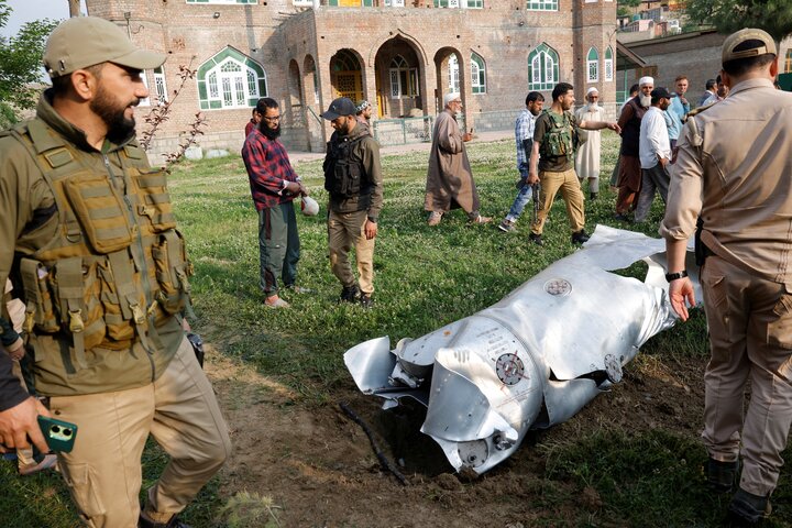 کم از کم 5 بھارتی جنگی طیارے تباہ اور متعدد فوجی گرفتار کئے، پاکستان کا دعوی