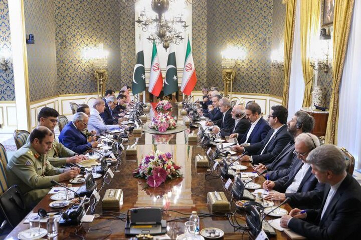 پاک ایران اعلی سطحی وفود کا مشترکہ اجلاس، دوطرفہ تعلقات کی توسیع پر اتفاق