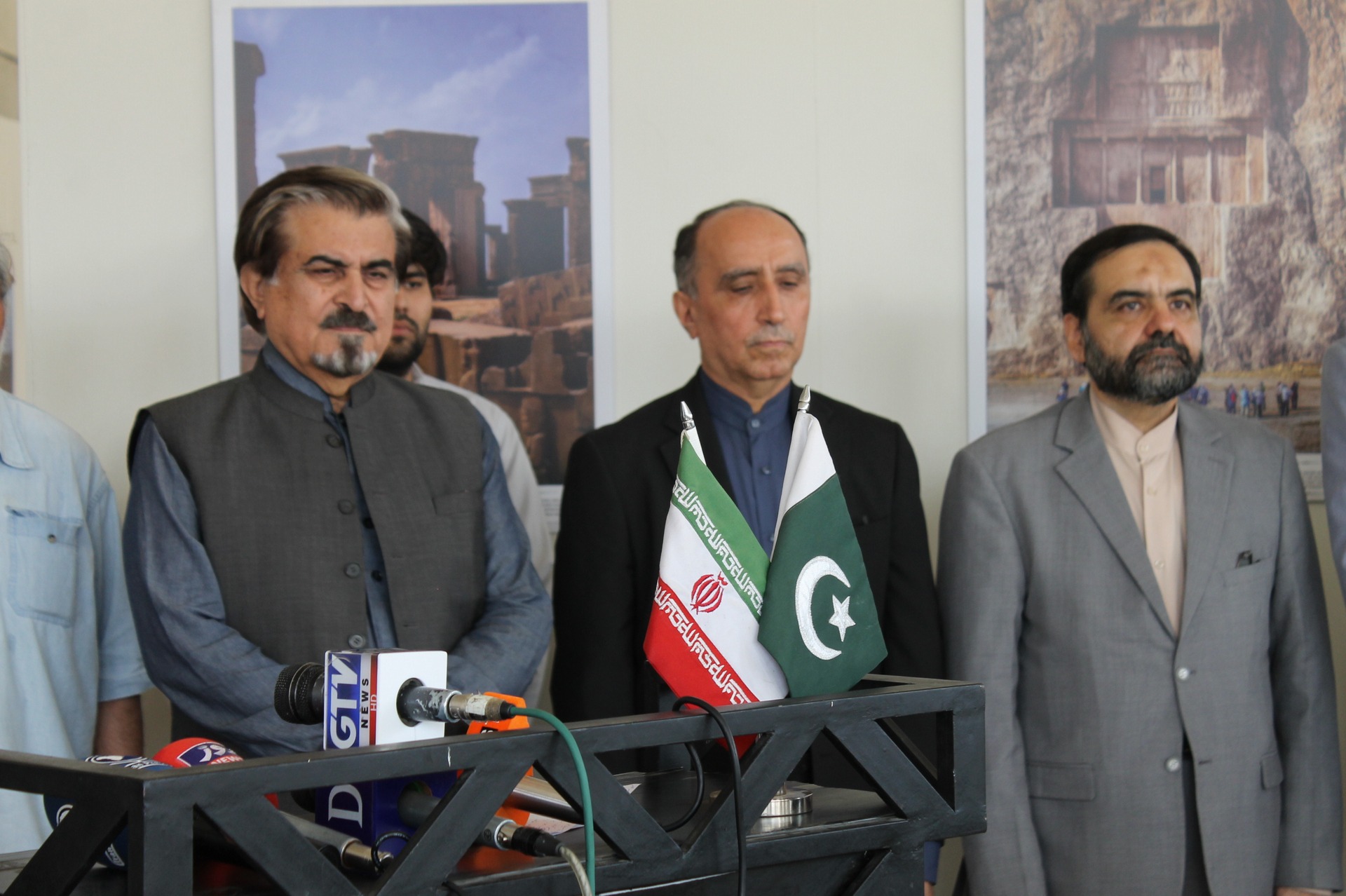 پاکستان میں شیراز کے سیاحتی مراکز کی تصویری نمائش