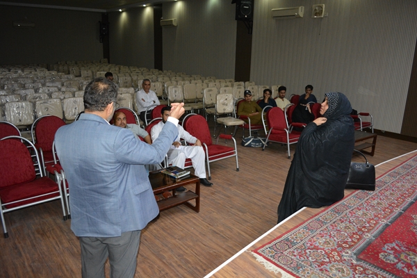 فارسی زبان سیکھنے والے طلبہ کے لیے پشاور میں  فلم سلام بمبئی  کی نمائش