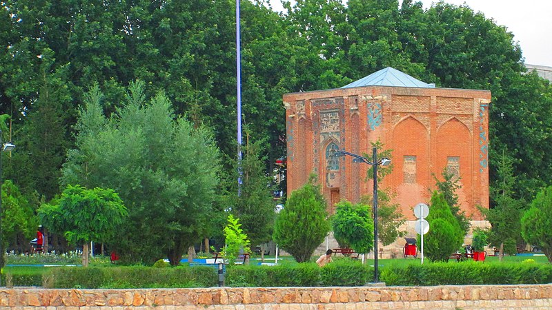 گنبد غفاریه، بنایی تاریخی در دل طبیعتی چشم‌نواز
