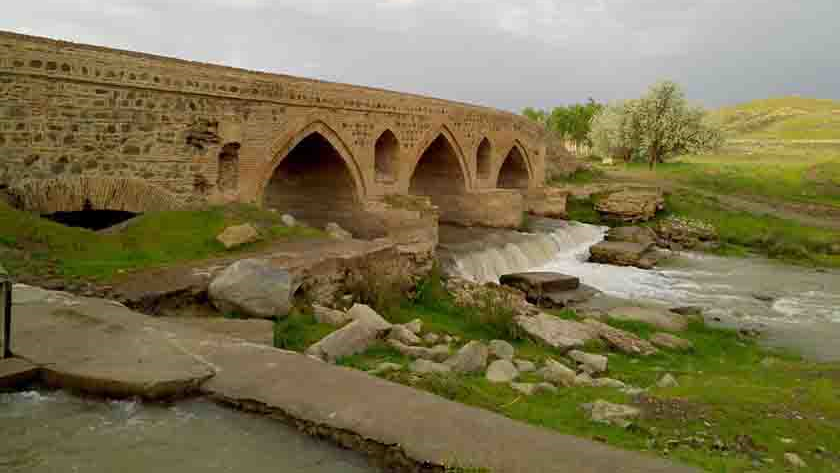پل دختر ملکان، پلی استوار و زیبا روی رودخانه حیاتی شهر